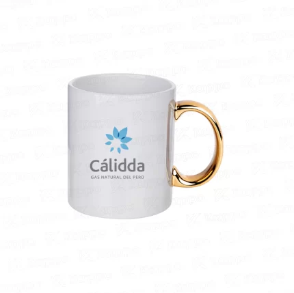 Taza con asa dorada
