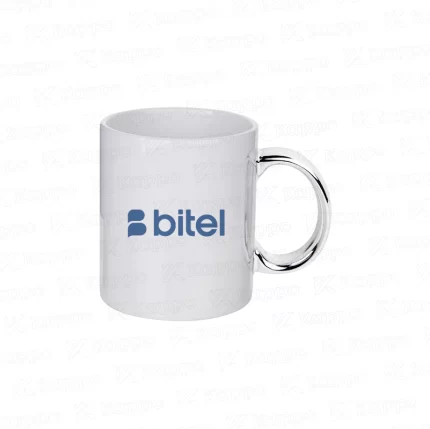 Taza con asa plateada